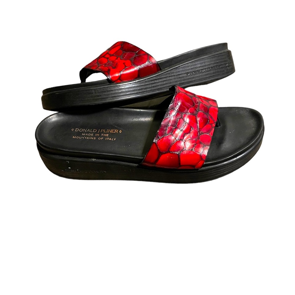 Donald J Pliner “Fifi” Sandal-Leather, made in Italy, size 8.5 women’s